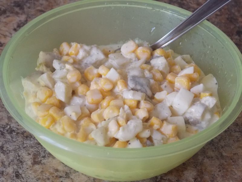 Sałatka śledziowa z ogórkami małosolnymi Sałatka śledziowa z ogórkami małosolnymi