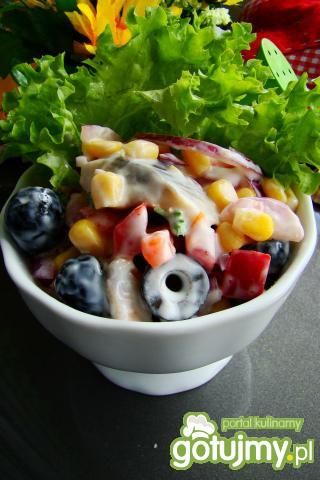 Sałatka śledziowa z oliwkami  Sałatka śledziowa z oliwkami