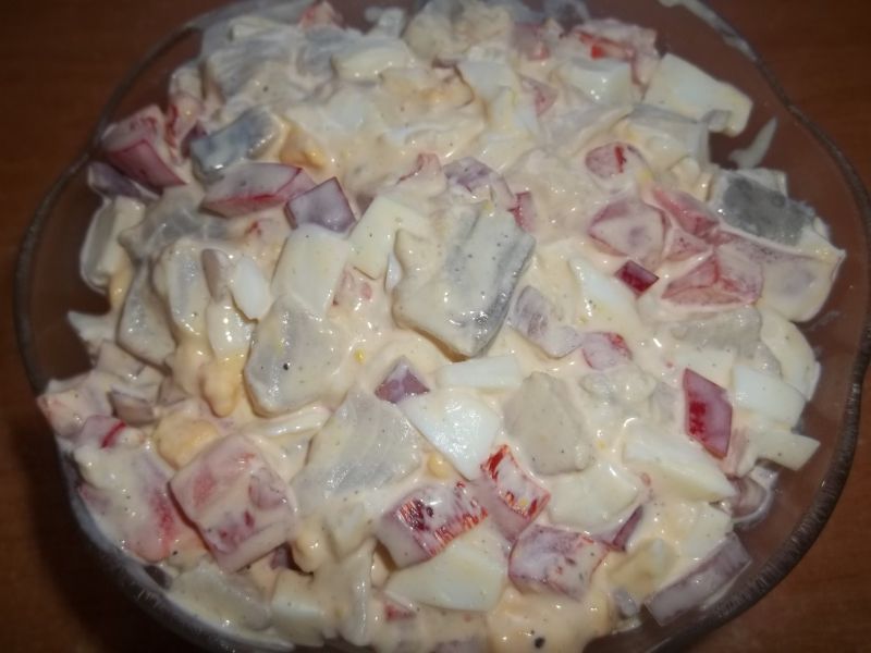 Sałatka śledziowa z papryką Sałatka śledziowa z papryką