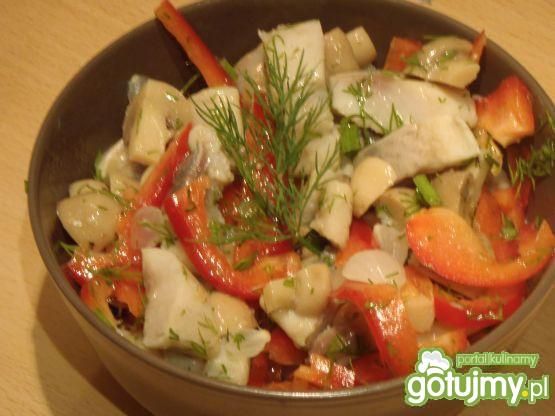 Sałatka śledziowa z pieczarkami.