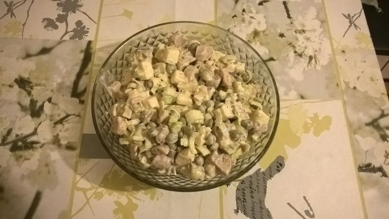 Sałatka śledziowa z pieczarkami marynowanymi