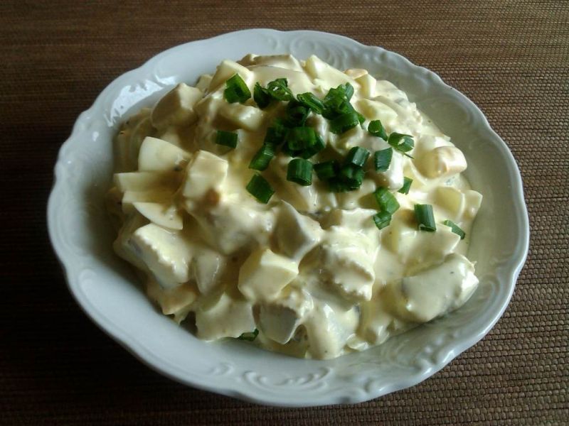 Sałatka śledziowa z porem  Sałatka śledziowa z porem