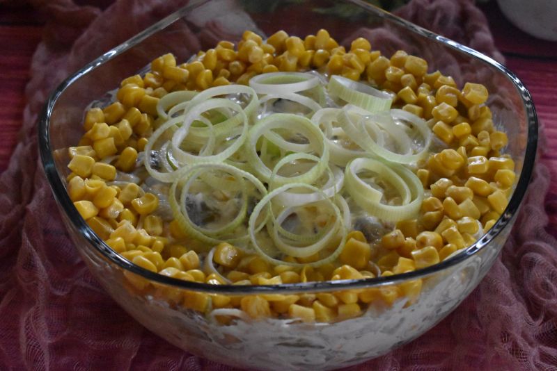 Sałatka śledziowa z porem Sałatka śledziowa z porem