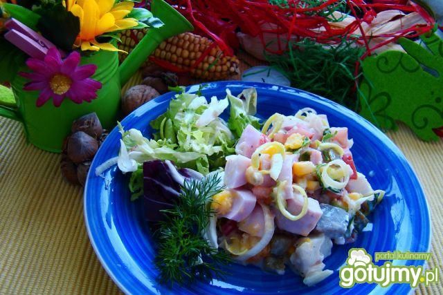Sałatka sledziowa z rózowym sosem 