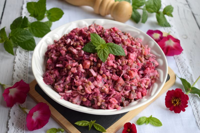 Sałatka śledziowa z warzywami korzeniowymi