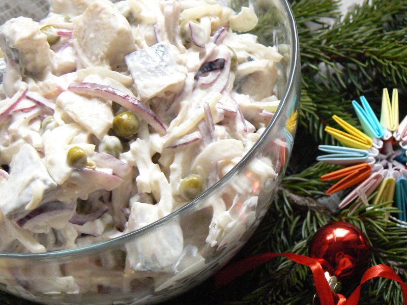 Sałatka śledziowa z zielonym groszkiem Sałatka śledziowa z zielonym groszkiem