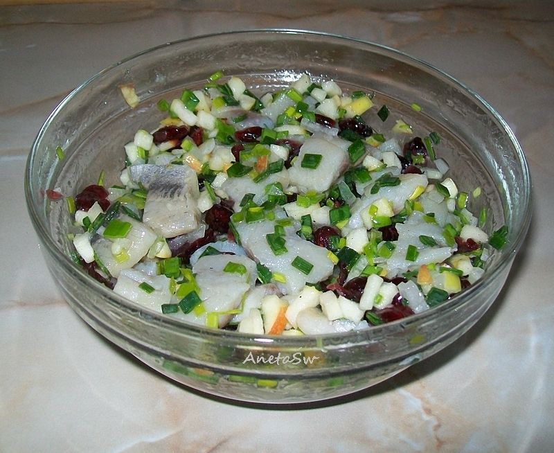 Sałatka śledziowa z żurawiną