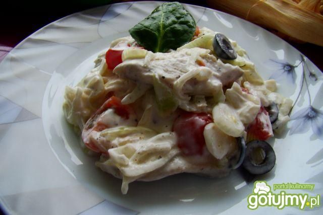 Sałatka śledziowa zśmietana i oliwkami Sałatka śledziowa zśmietana i oliwkami