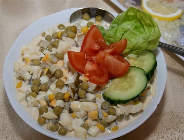 Sałatka śledziowo-gruszkowa z sosem czos