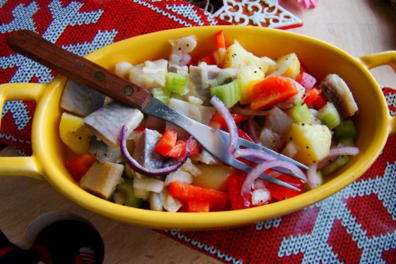 Sałatka śledziowo- warzywna 