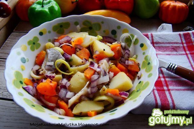 Sałatka śledziowo ziemniaczana 