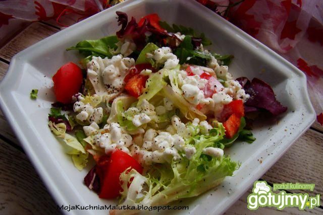 Sałatka śniadaniowa z serkiem ziarnistym Sałatka śniadaniowa z serkiem ziarnistym