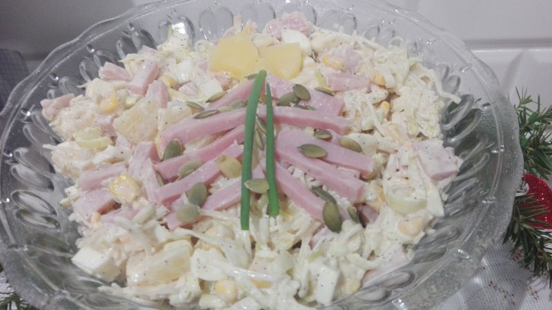 Sałatka świąteczna Sałatka świąteczna