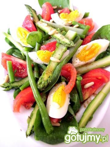 Sałatka szparagowa z jajkiem i pomidorem Sałatka szparagowa z jajkiem i pomidorem