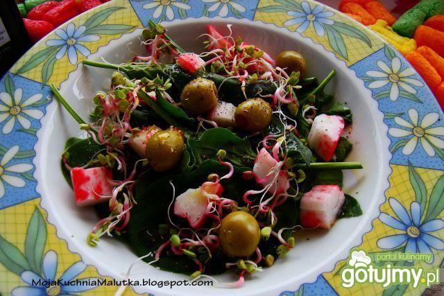 Sałatka szpinakowa z krabem  Sałatka szpinakowa z krabem