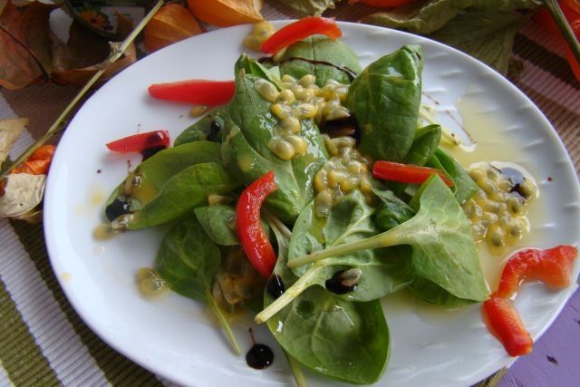 Sałatka szpinakowa z maracują  Sałatka szpinakowa z maracują