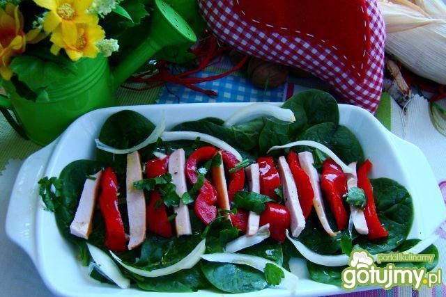 Sałatka szpinakowa z papryką  Sałatka szpinakowa z papryką