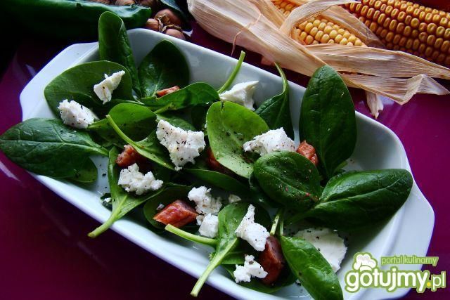 Sałatka szpinakowa z serem Patros  Sałatka szpinakowa z serem Patros