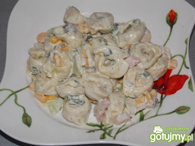 Sałatka tortellini w wiosennej odsłonie Sałatka tortellini w wiosennej odsłonie