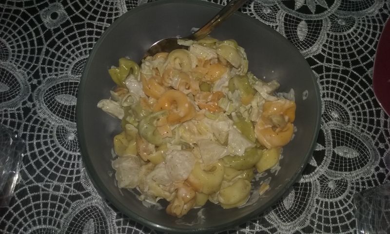 Sałatka tortellini z ananasem Sałatka tortellini z ananasem
