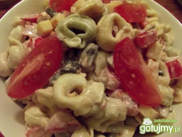Sałatka tortellini z pieczarkami