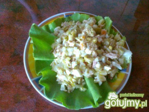 Sałatka - tuńczyk z oliwkami Sałatka - tuńczyk z oliwkami