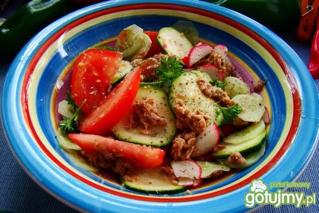 sałatka tuńczykowa z cukinią 
