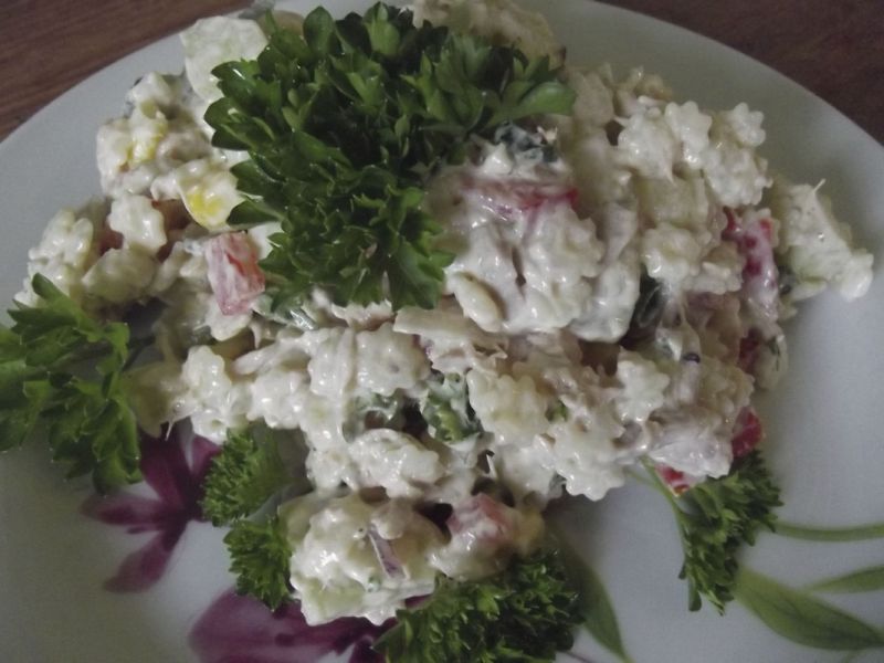 Sałatka tuńczykowa z gwiazdkami Sałatka tuńczykowa z gwiazdkami