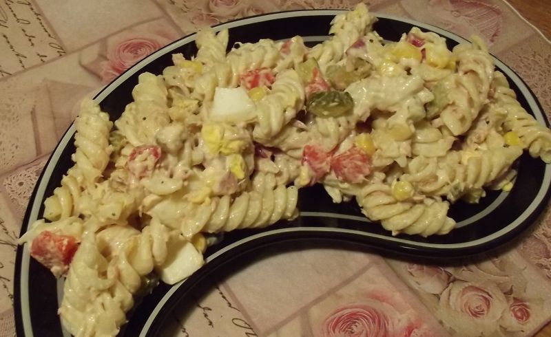 Sałatka tuńczykowa z jajkiem