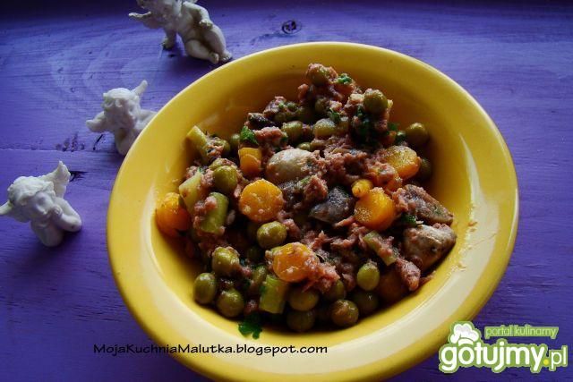 Sałatka tuńczykowa z pieczarkami  Sałatka tuńczykowa z pieczarkami