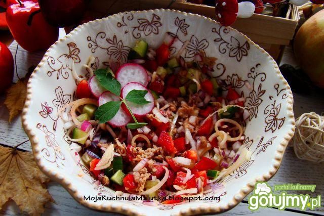 Sałatka tuńczykowa z rzodkiewką 