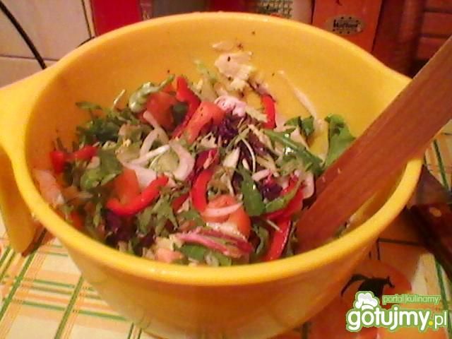 Sałatka w sosie greckim