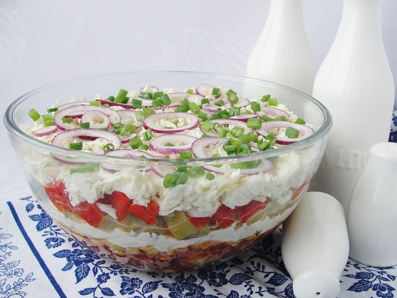 Sałatka warstwowa gyros