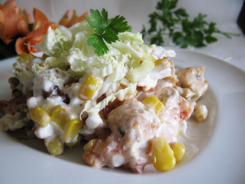 Sałatka warstwowa z kurczakiem Sałatka warstwowa z kurczakiem