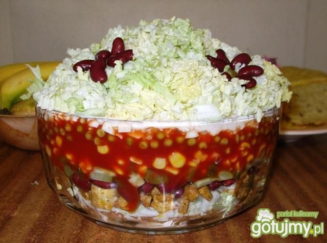Salatka warstwowa z kurczakiem i pekinka Salatka warstwowa z kurczakiem i pekinka