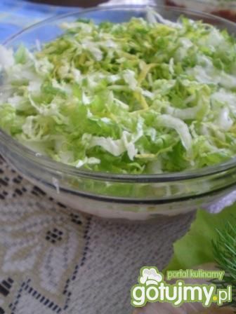 Sałatka warstwowa z pekinką Sałatka warstwowa z pekinką