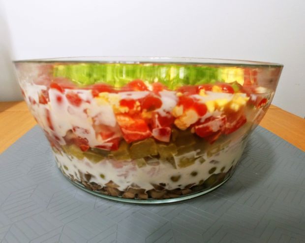 Sałatka warstwowa z pieczarkami