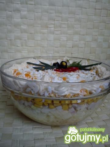 Sałatka warstwowa z selera konserwowego