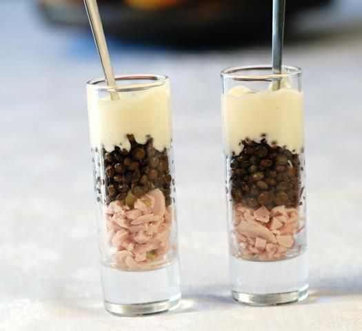 Sałatka warstwowa z szynki i soczewicy Sałatka warstwowa z szynki i soczewicy