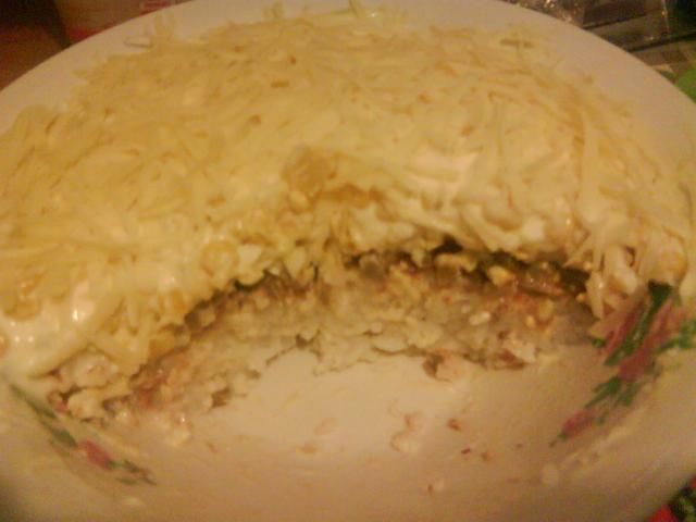 Sałatka warstwowa z tuńczyka