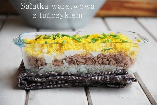 Sałatka warstwowa z tuńczykiem