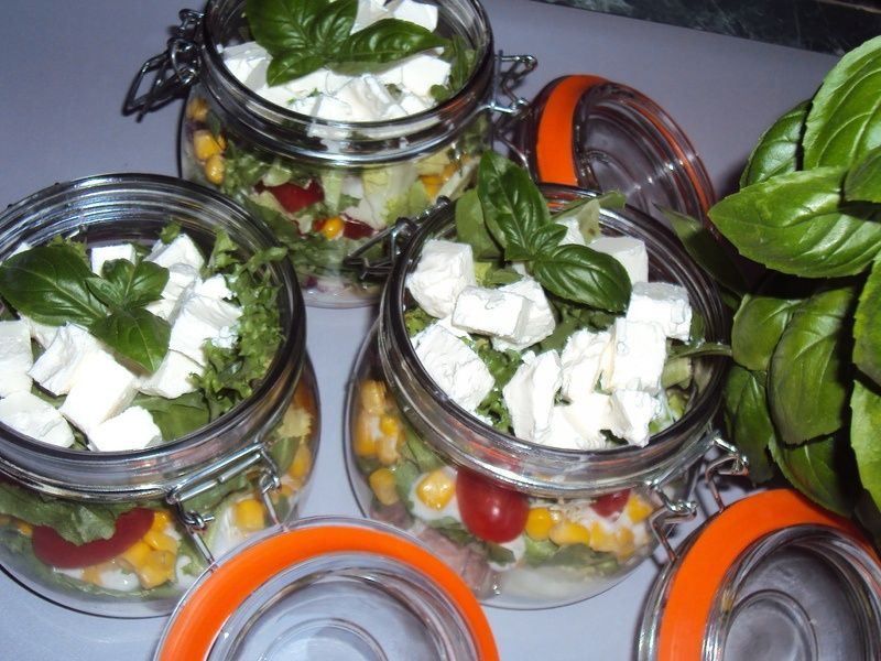 Sałatka warstwowa z tuńczykiem