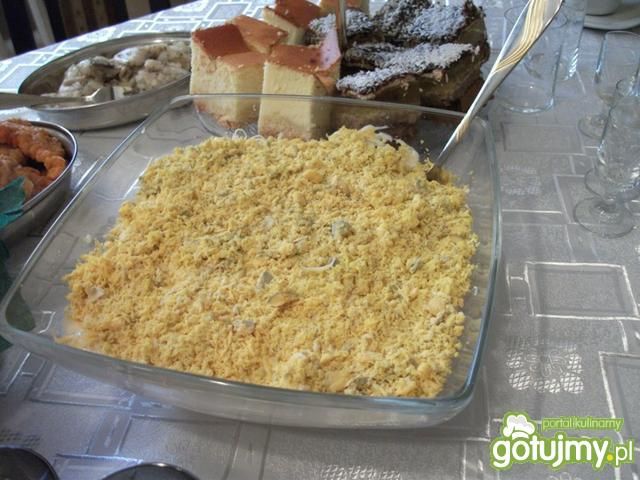 Salatka warstwowa z tuńczykiem