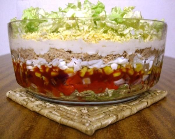 Salatka warstwowa z tunczykiem i pekinka Salatka warstwowa z tunczykiem i pekinka