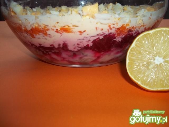 Sałatka warstwowa ze śledziem