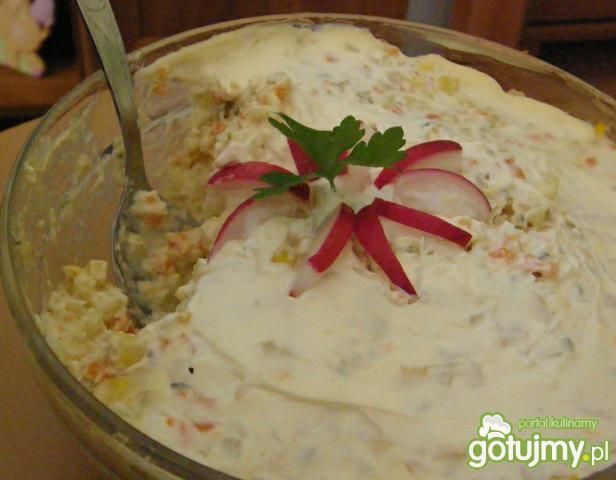 Sałatka warzywna mocno majonezowa Sałatka warzywna mocno majonezowa