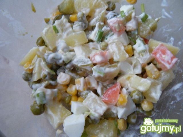 Sałatka warzywna z ananasem. Sałatka warzywna z ananasem.