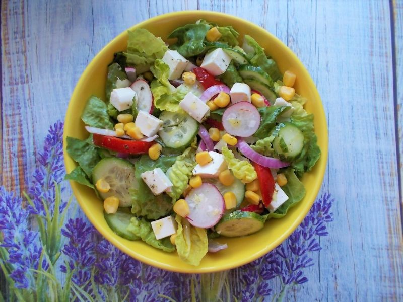 Sałatka warzywna z fetą Sałatka warzywna z fetą
