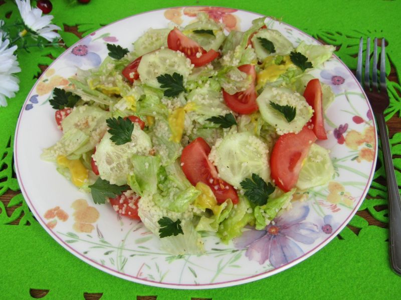 Sałatka warzywna z kaszą kuskus Sałatka warzywna z kaszą kuskus