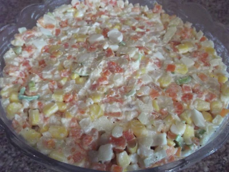 Sałatka warzywna z kukurydzą Sałatka warzywna z kukurydzą